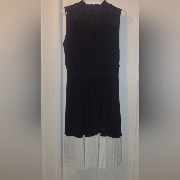 NEW Nanette Lepore Pleated sleeveless dress ptp 20 " - Picture 1 of 8